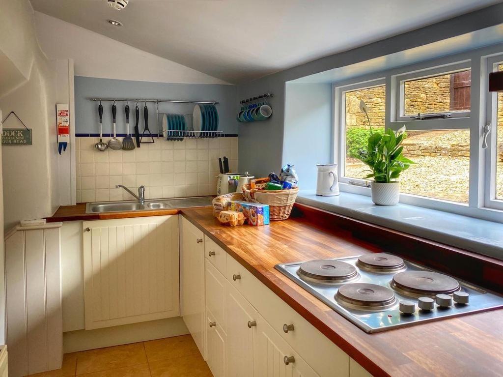 Baker'S Cottage Касъл Комб Екстериор снимка